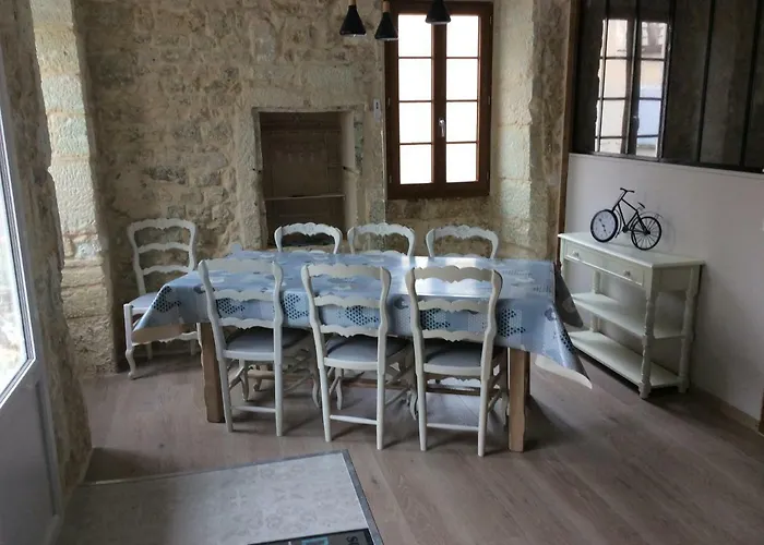 Le Kerente بيت للعطل